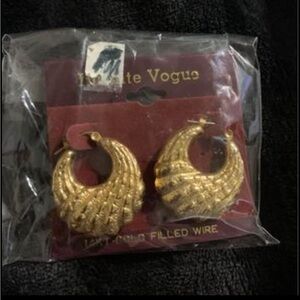 Earrings Beautiful Gold Colored Earrings. New